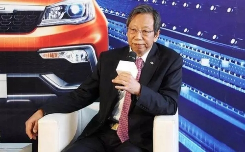 第十三屆全國(guó)人大代表、長(zhǎng)豐集團(tuán)董事長(zhǎng)李建新接受采訪